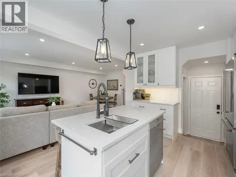 2448 Wooden Hill Circle Oakville ON L6M 4E3