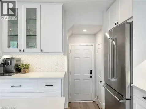2448 Wooden Hill Circle Oakville ON L6M 4E3