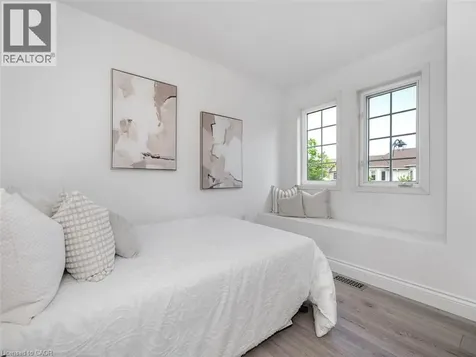 2448 Wooden Hill Circle Oakville ON L6M 4E3