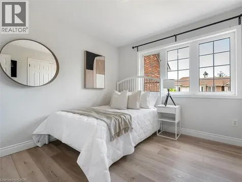 2448 Wooden Hill Circle Oakville ON L6M 4E3