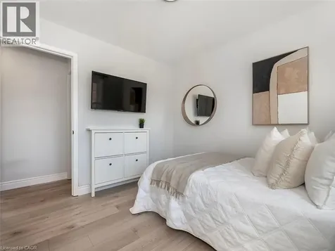 2448 Wooden Hill Circle Oakville ON L6M 4E3