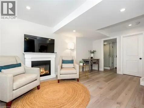 2448 Wooden Hill Circle Oakville ON L6M 4E3