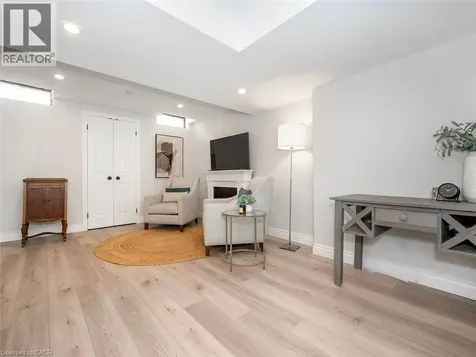 2448 Wooden Hill Circle Oakville ON L6M 4E3