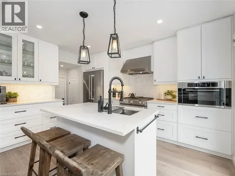 2448 Wooden Hill Circle Oakville ON L6M 4E3