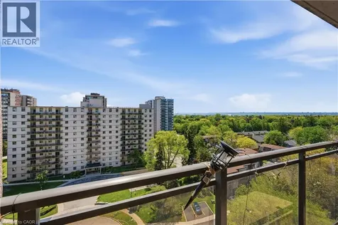 975 Warwick Court Burlington ON L7T 3Z7
