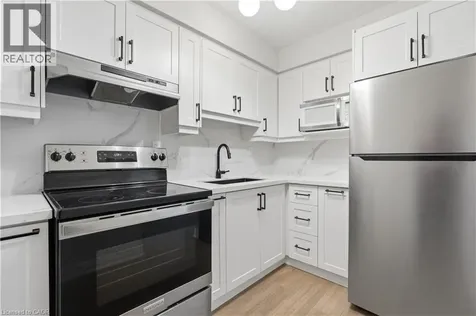 975 Warwick Court Burlington ON L7T 3Z7