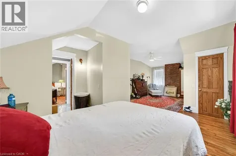 40 Fairleigh Crescent Hamilton ON L8M 2K9