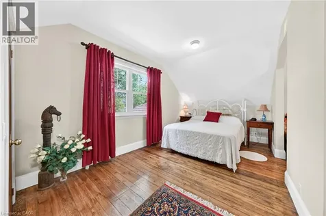 40 Fairleigh Crescent Hamilton ON L8M 2K9