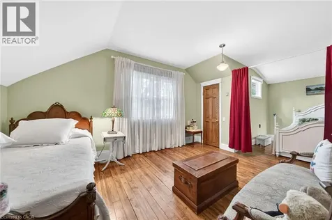 40 Fairleigh Crescent Hamilton ON L8M 2K9