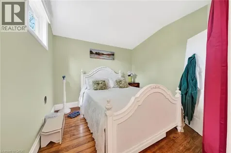 40 Fairleigh Crescent Hamilton ON L8M 2K9