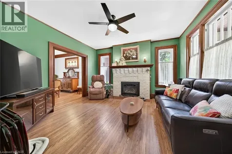 40 Fairleigh Crescent Hamilton ON L8M 2K9