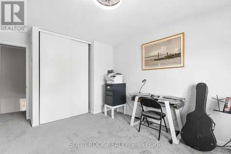 30 Rowe Drive Ottawa ON K2L 3Y3