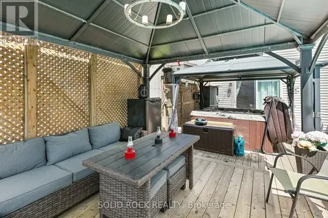 30 Rowe Drive Ottawa ON K2L 3Y3