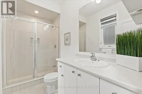 39 Armilia Place Whitby ON L1P 0P8