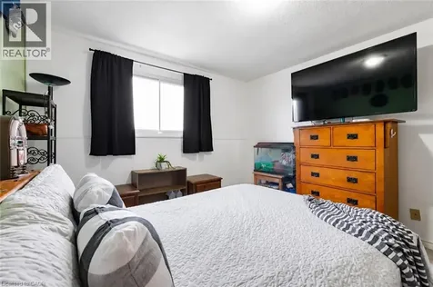 9 Cleveland Place Stoney Creek ON L8J 1M9