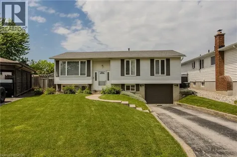 3125 Michael Crescent Burlington ON L7M 1V3