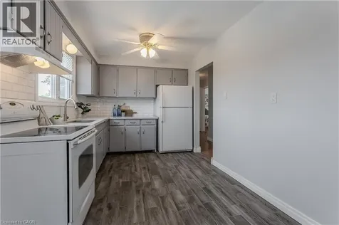 3125 Michael Crescent Burlington ON L7M 1V3