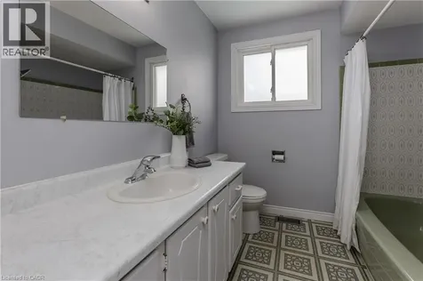 3125 Michael Crescent Burlington ON L7M 1V3