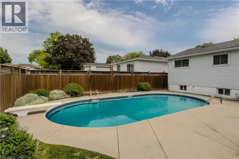 3125 Michael Crescent Burlington ON L7M 1V3