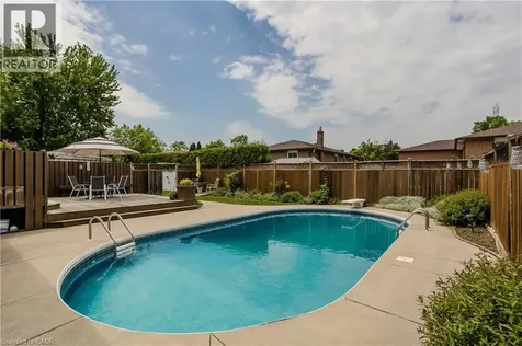 3125 Michael Crescent Burlington ON L7M 1V3