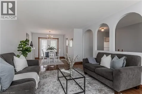 3125 Michael Crescent Burlington ON L7M 1V3