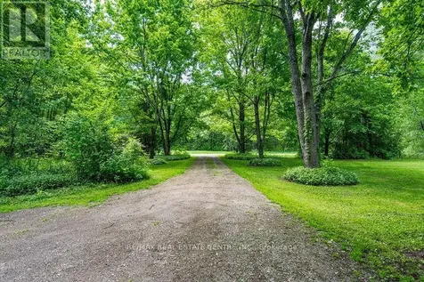 563 6th Con Rd West Road Hamilton ON L8B 1N2