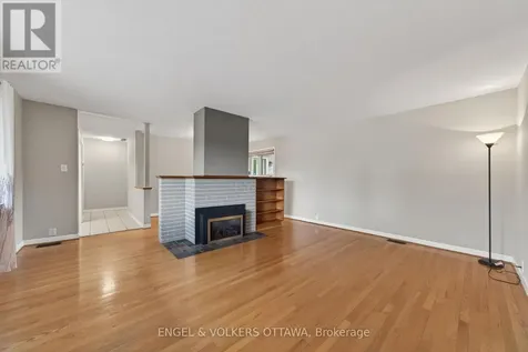 62 Wigan Drive Ottawa ON K2E 6L1