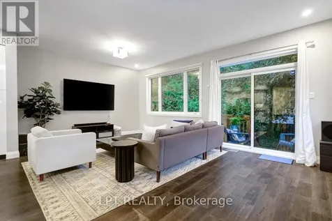 319 Glynn Avenue Ottawa ON K1K 1R9