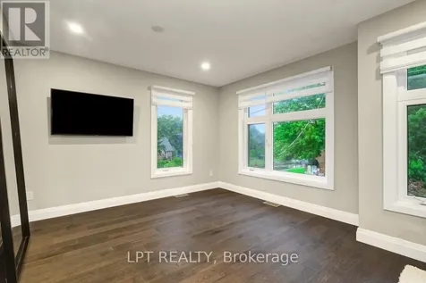 319 Glynn Avenue Ottawa ON K1K 1R9
