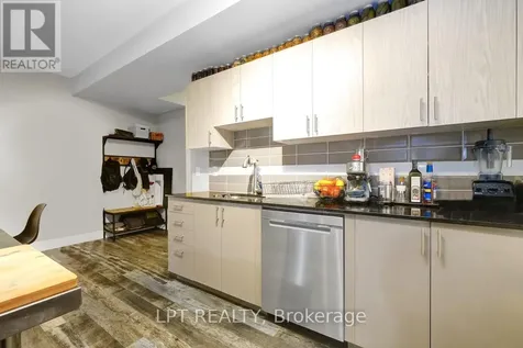 319 Glynn Avenue Ottawa ON K1K 1R9