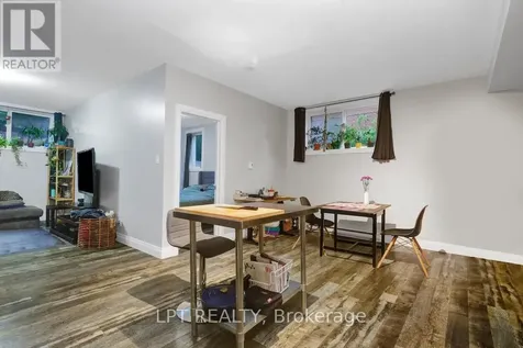 319 Glynn Avenue Ottawa ON K1K 1R9
