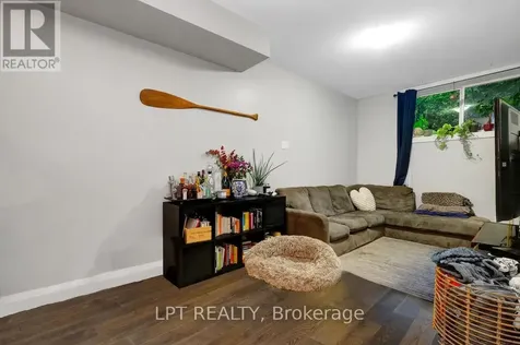 319 Glynn Avenue Ottawa ON K1K 1R9