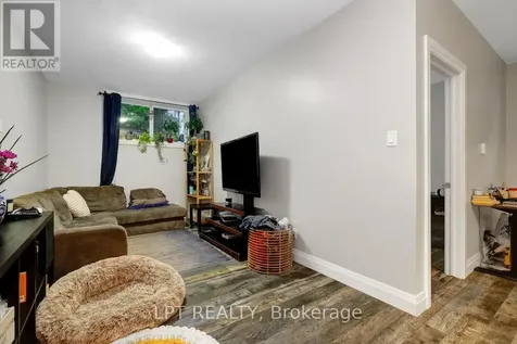 319 Glynn Avenue Ottawa ON K1K 1R9