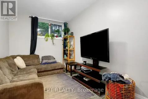 319 Glynn Avenue Ottawa ON K1K 1R9