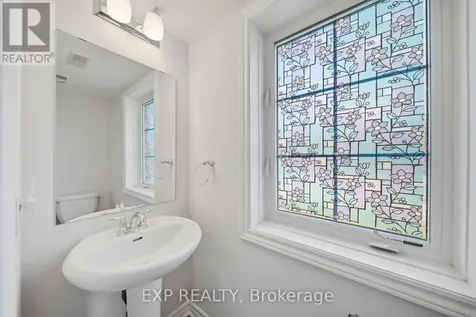 429 Rosingdale Street Ottawa ON K2M 0L8