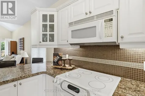 18 Thomas Drive Collingwood ON L9Y 0A6