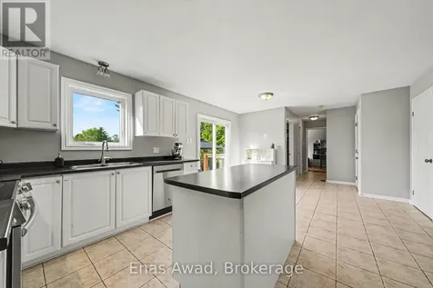 1253 Collier Crescent Ottawa ON K4P 1C1