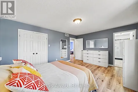 1253 Collier Crescent Ottawa ON K4P 1C1