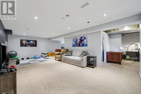1253 Collier Crescent Ottawa ON K4P 1C1