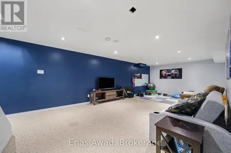 1253 Collier Crescent Ottawa ON K4P 1C1
