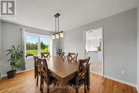1253 Collier Crescent Ottawa ON K4P 1C1