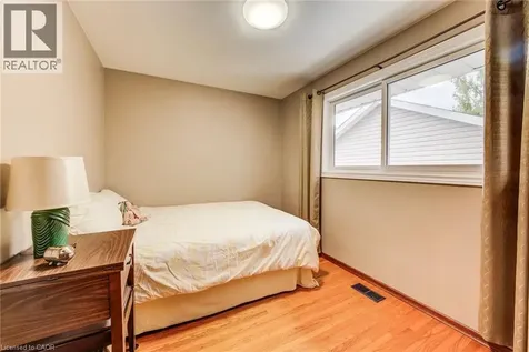 18 Queenston Crescent Kitchener ON N2B 2V5