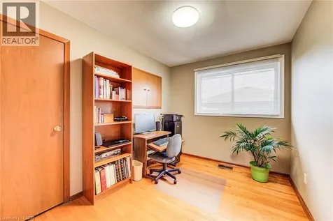 18 Queenston Crescent Kitchener ON N2B 2V5