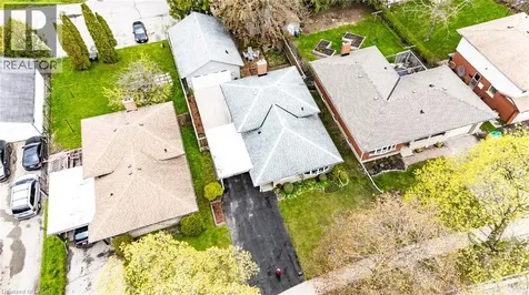 18 Queenston Crescent Kitchener ON N2B 2V5