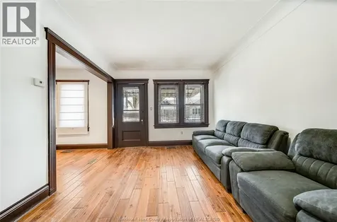 1153 Gladstone Avenue Windsor ON N9A 2R9
