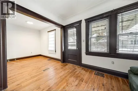 1153 Gladstone Avenue Windsor ON N9A 2R9