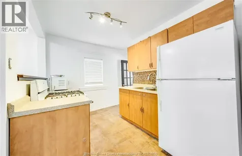1153 Gladstone Avenue Windsor ON N9A 2R9