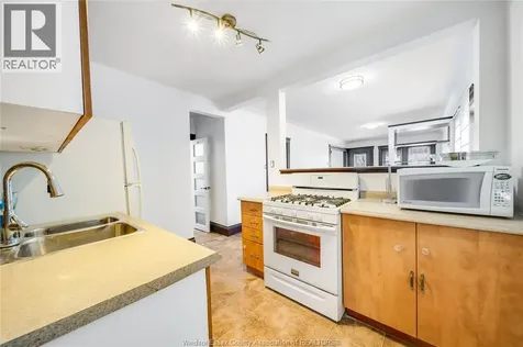 1153 Gladstone Avenue Windsor ON N9A 2R9