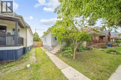 1153 Gladstone Avenue Windsor ON N9A 2R9