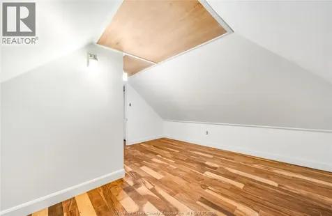1153 Gladstone Avenue Windsor ON N9A 2R9